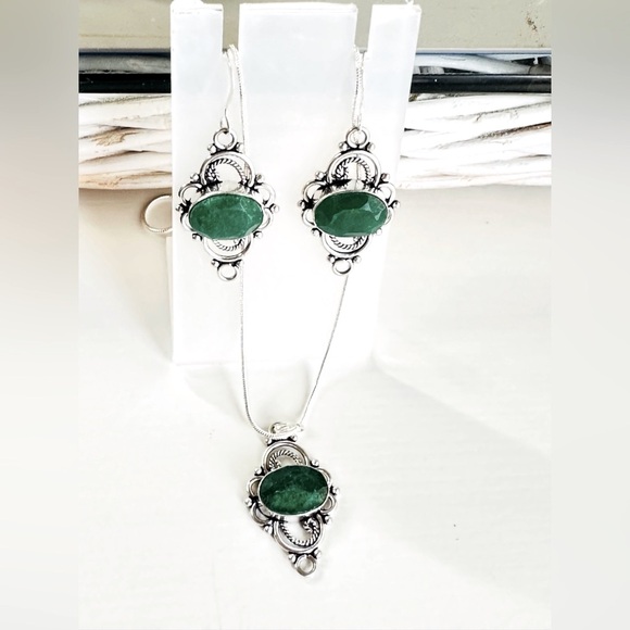 Sterling silver set of necklace and earrings and green Quartz. - Picture 2 of 3